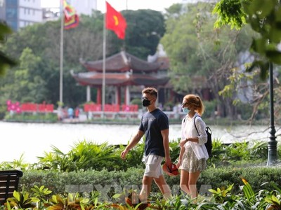 Lượng khách đến Hà Nội dịp kỷ niệm 80 năm Cách mạng Tháng Tám và Quốc khánh 2/9 tăng đột biến. Ảnh: TTXVN.