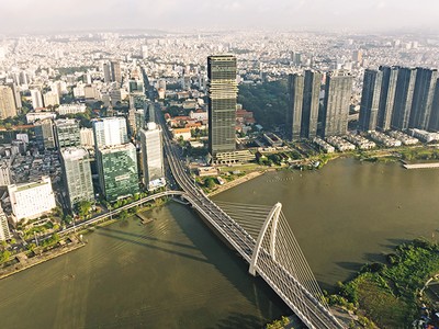 Doanh nhân Việt với tầm nhìn và bản lĩnh đã đóng góp to lớn cho sự phát triển của đất nước. Trong ảnh: Tòa tháp Saigon Marina IFC của doanh nghiệp trong nước vừa khánh thành 