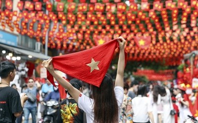 Thủ đô Hà Nội tràn ngập sắc đỏ màu cờ Tổ quốc