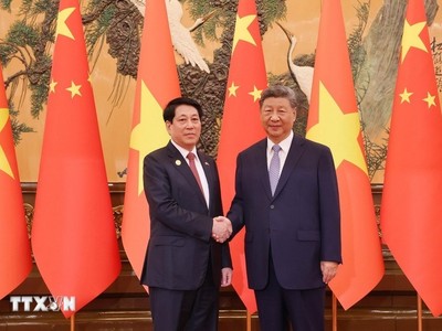 Tổng Bí thư, Chủ tịch nước Trung Quốc Tập Cận Bình đón Chủ tịch nước Lương Cường. Ảnh: Lâm Khánh/ TTXVN.