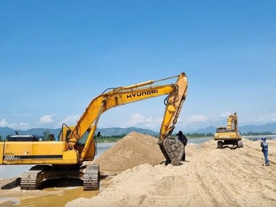 Thời gian qua, giá một số loại vật liệu xây dựng như cát, sỏi, đá, gạch, vật liệu san lấp, đắp nền đường... tăng cao bất thường - Ảnh: Báo Xây dựng