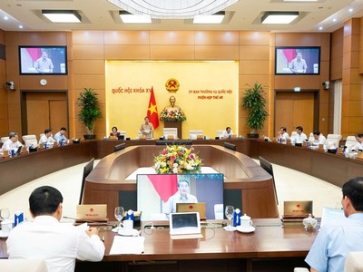 Phiên họp chiều 5/9 của Ủy ban Thường vụ Quốc hội. 