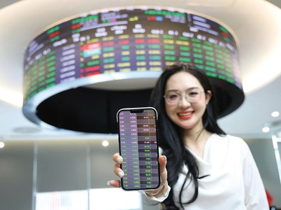 Trong phiên cuối tuần qua, chỉ số VN-Index đã có lúc vượt mốc 1.700 điểm