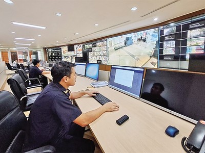 Hoạt động tại Phòng Giám sát hải quan trực tuyến (Cục Hải quan). Ảnh: Hà Thái 