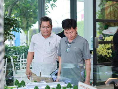 Người mua nhà tìm đến các dự án có giải pháp hỗ trợ tài chính tối ưu. Ảnh khách hàng tìm hiểu dự án ArtStella