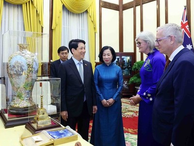 Chủ tịch nước và Phu nhân chủ trì chiêu đãi trọng thể Toàn quyền Australia và Phu quân 