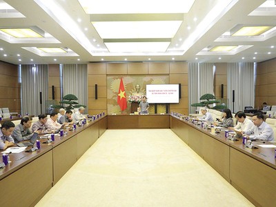 Toàn cảnh Tọa đàm tham vấn ý kiến chuyên gia về tình hình kinh tế - xã hội. Ảnh: Hồ Long 