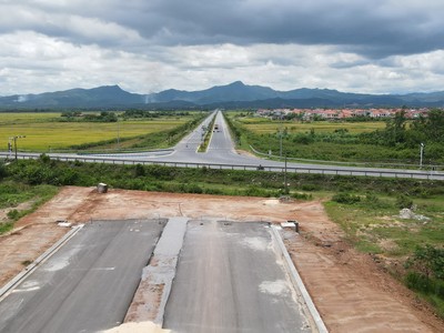 Vị trí chưa thể đấu nối của tuyến đường từ cầu Nhật Lệ II (nay là đường Điện Biên Phủ) đến đường tránh TP. Đồng Hới chưa thể thông tuyến 