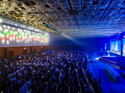 Hơn 2.000 chuyên viên kinh doanh hội tụ trong sự kiện “Căng buồm kiêu hãnh – Kiệt tác tương lai”