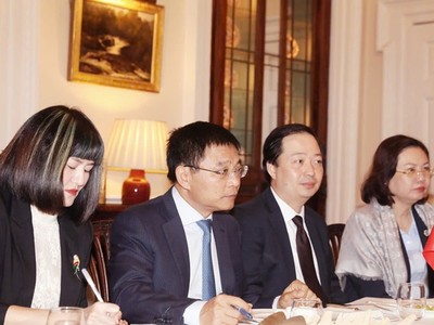 Đoàn công tác Bộ Tài chính tại buổi làm việc. Ảnh: Duy Thái.