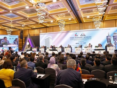 Toàn cảnh Phiên họp toàn thể.