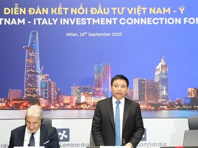 Bộ trưởng Bộ Tài chính Việt Nam Nguyễn Văn Thắng phát biểu tại Diễn đàn Kết nối đầu tư 2025 tổ chức tại Milan, vùng Lombardy (Italia). Ảnh: Duy Thái.