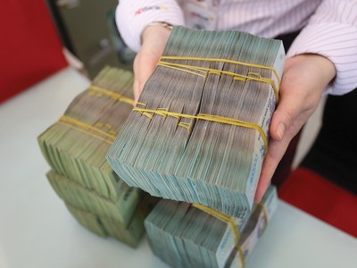 Cần ưu tiên kiểm soát mức độ mất giá VND để ổn định vĩ mô