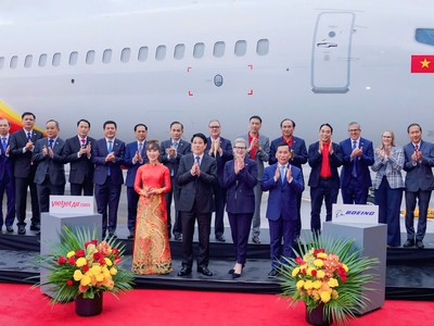 Lễ bàn giao tàu bay 737-8 đầu tiên giữa Boeing và Vietjet với sự chứng kiến của Chủ tịch nước Lương Cường tại Seattle, Hoa Kỳ 