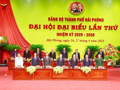Đoàn Chủ tịch điều hành Đại hội.