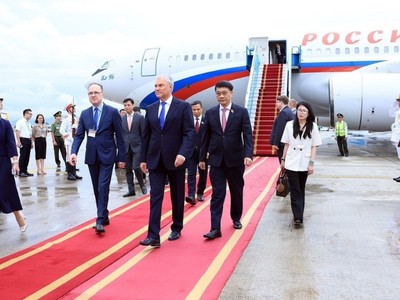 Đoàn có mặt tại Hà Nội vào chiều 28/9. 