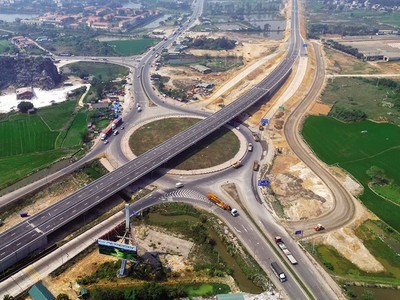 Tăng tốc giải ngân đầu tư công tạo động lực lớn cho tăng trưởng. 