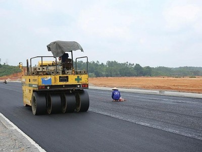 Gói thầu số 04 thuộc Dự án Nâng cấp, mở rộng đường Bắc Nam 1B và đường Bắc Nam 2 - Khu kinh tế Nghi Sơn (Thanh Hóa) có giá dự toán 373,291 tỷ đồng. Minh họa: Bùi Lân