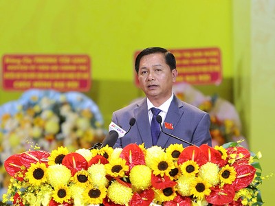 Tân Bí thư tỉnh Vĩnh Long Trần Văn Lâu phát biểu nhận nhiệm vụ trước Đại hội