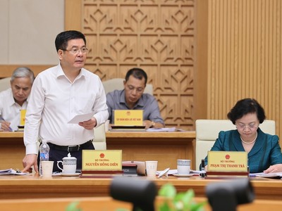 Theo Bộ trưởng Nguyễn Hồng Diên, nếu không có biến động lớn, xuất nhập khẩu cả năm nay sẽ vượt 900 tỷ USD. 