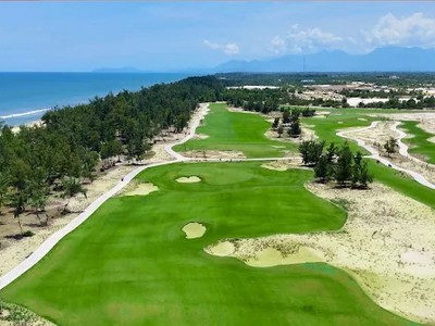 Một sân golf tại khu vực ven biển TP. Huế. (Ảnh nguồn: goldensandsgolf.vn)
