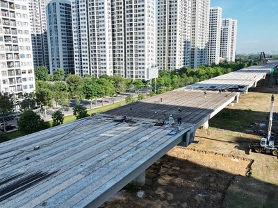 Đoạn cầu cạn đi trên cao của đường Vành đai 3, TP.HCM qua địa bàn TP. Thủ Đức cũ lùi thời gian thông xe sang năm 2026. Ảnh: Lê Toàn