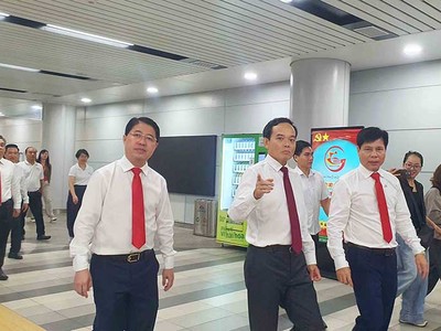 Đại biểu Đảng bộ TP.HCM trải nghiệm tuyến Metro và tham quan các mô hình tiêu biểu 