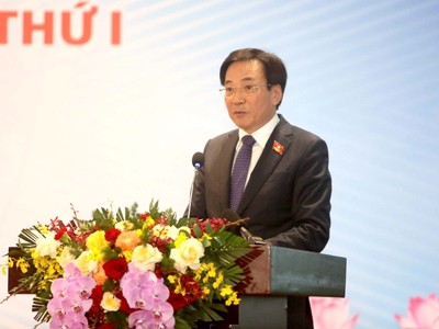 Đồng chí Trần Văn Sơn, Ủy viên Trung ương Đảng, Bộ trưởng, Chủ nhiệm Văn phòng Chính phủ cung cấp thông tin cho báo giới.