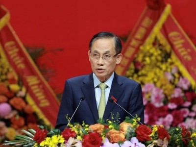 Đồng chí Lê Hoài Trung Bí thư Trung ương Đảng, Bí thư Đảng ủy, quyền Bộ trưởng Bộ Ngoại giao tham luận tại Đại hội.