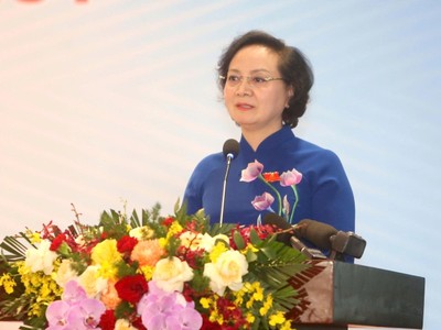 Bộ trưởng Bộ Nội vụ Phạm Thị Thanh Trà trả lời câu hỏi của phóng viên về kết quả của cuộc cách mạng sắp xếp, tổ chức bộ máy.