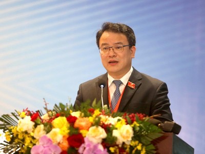 Thứ trưởng Bộ Tài chính Trần Quốc Phương trả lời câu hỏi của báo chí tại cuộc họp báo.