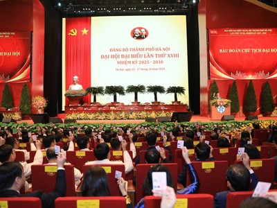 Đoàn Chủ tịch Đại hội đại biểu đảng bộ Thành phố Hà Nội lần thứ XVIII, nhiệm kỳ 2025-2030. 