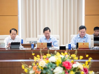 Phiên họp thứ 50 của Ủy ban Thường vụ Quốc hội. 