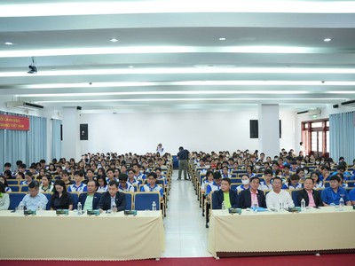 Toàn cảnh Hội nghị Sinh viên về Phát triển Thực phẩm bền vững và Lễ ra mắt Học bổng Anh hùng Thực phẩm 2025, nơi kết nối tri thức, nuôi dưỡng ước mơ và lan tỏa tinh thần nhân ái.