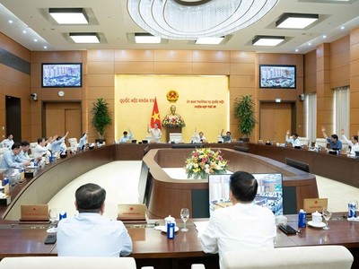 Ủy ban Thường vụ Quốc hội trong phiên họp sáng nay. 