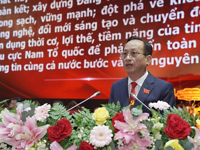 Phó Bí thư tỉnh ủy, Chủ tịch HĐND tỉnh Cà Mau Phạm Văn Thiều thông qua Dự thảo văn kiện Báo cáo chính trị nhiệm kỳ 2020-2025, định hướng phát triển nhiệm kỳ 2025-2030 trình Đại hội