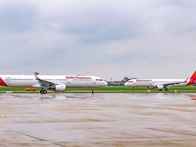 Hai tàu bay của Sun PhuQuoc Airways tại Cảng hàng không quốc tế Nội Bài. 