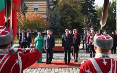 Tổng thống Cộng hòa Bulgaria Rumen Radev và Phu nhân chủ trì Lễ đón Tổng Bí thư Tô Lâm và Phu nhân cùng đoàn đại biểu cấp cao Việt Nam thăm chính thức Bulgaria. (Ảnh: Thống Nhất/TTXVN). 