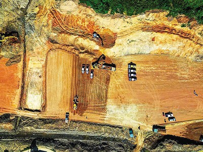 Giải ngân đầu tư công đã cải thiện rõ nét, tập trung nguồn lực vào các dự án trọng điểm, có tác động lan tỏa. Ảnh: Đ.T 