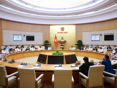 Thủ tướng Phạm Minh Chính chủ trì phiên họp Chính phủ về tình hình triển khai thực hiện các nghị quyết của Trung ương, Quốc hội về tổ chức, vận hành chính quyền địa phương 2 cấp - Ảnh: VGP