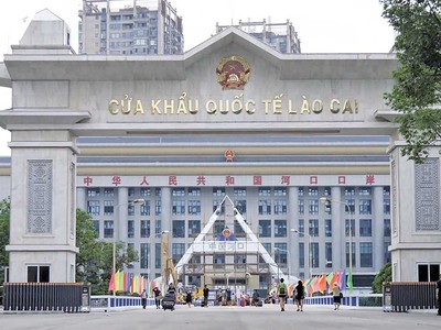 Lợi dụng việc qua lại Cửa khẩu quốc tế Lào Cai không kiểm tra con người, nhiều đối tượng đã tổ chức vận chuyển vàng lậu quy mô lớn. 