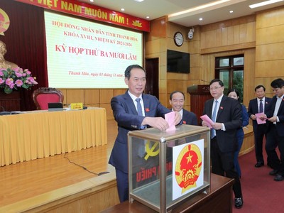 Các đại biểu HĐND tỉnh bỏ phiếu bầu Phó Chủ tịch UBND tỉnh, ảnh: Thanhhoa.gov.vn