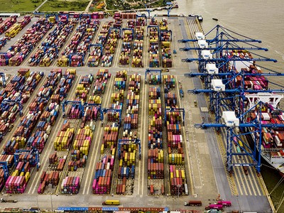 Trong khi xuất khẩu sang Mỹ của các nước ASEAN giảm nhẹ, thì Việt Nam vẫn duy trì mức tăng trưởng 2 con số. Ảnh: Đ.T 