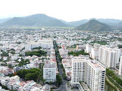 Dự kiến, đến cuối năm 2025, tỉnh Khánh Hòa sẽ hoàn thành khoảng 2.181 căn, đạt hơn 76% chỉ tiêu được giao. Trong ảnh là trung tâm phường Nha Trang, tỉnh Khánh Hòa. Ảnh: Linh Đan 