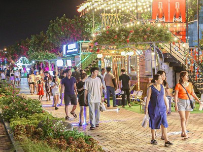 Kinh tế đêm Đà Nẵng chưa phát triển xứng tầm (Ảnh minh họa: Phố đi bộ Bạch Đẳng)