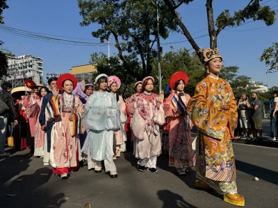 Thủ đô thanh lịch, hào hoa trong Lễ Diễu hành Áo dài Du lịch Hà Nội 2025 