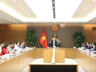 Phó thủ tướng Thường trực Chính phủ Nguyễn Hòa Bình chủ trì cuộc họp. Ảnh: VGP