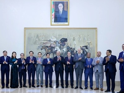 Thủ tướng Phạm Minh Chính hội kiến Chủ tịch Hạ viện Algeria.