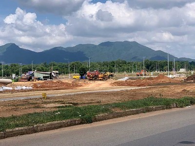 Dự án “đứng hình”, doanh nghiệp “đứng tim” - Bài 4: Cả dự án khu công nghiệp lẫn bệnh viện đều lao đao 