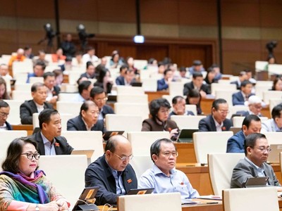 Quốc hội thảo luận tại Hội trường về Dự thảo Luật Dự trữ quốc gia (sửa đổi) sáng 26/11. 